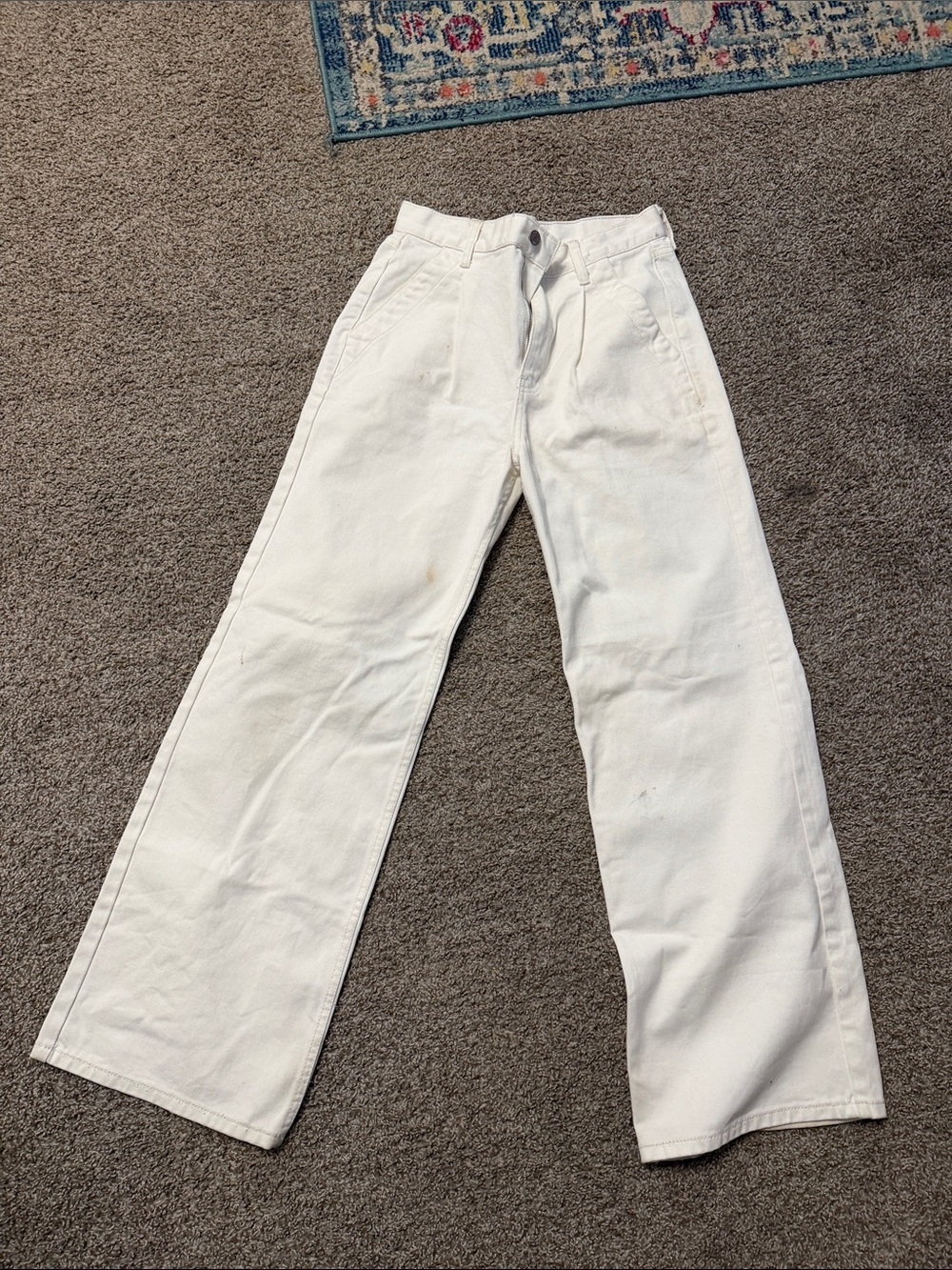 BDG white wide legs pants size 27
